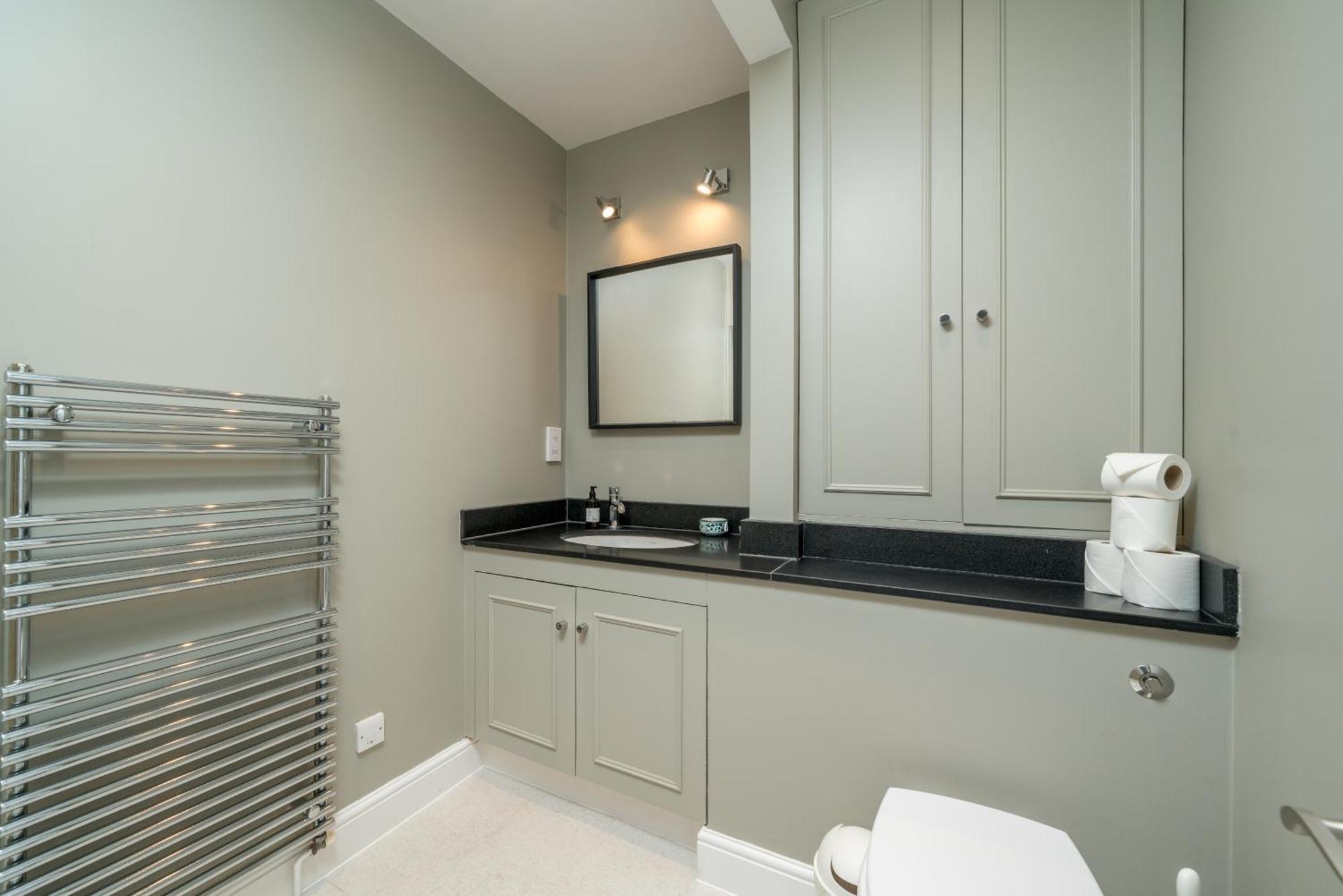 Spacious Flat Near Victoria And Warwick Square Apartament *