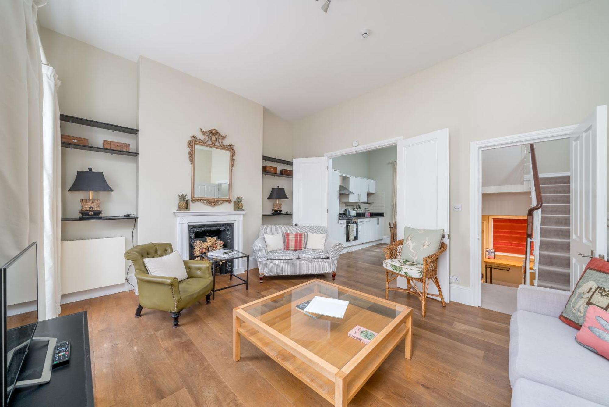 Apartament Spacious Flat Near Victoria And Warwick Square Londra